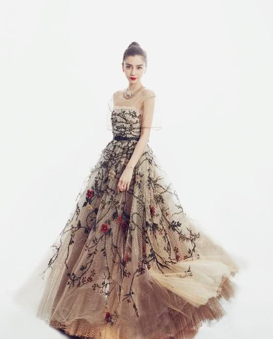 杨颖活动礼服造型大赏银色抹胸裙仙气十足黑色长摆裙霸道冷艳