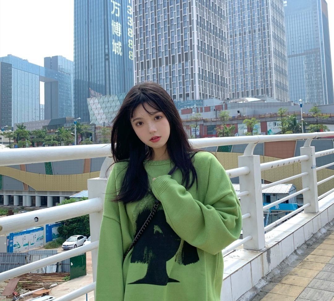 街拍:18岁的小姐姐,青春的气息真好