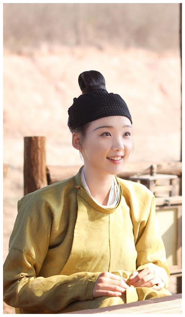 《青青子衿》吕小雨美图分享,长相太一般了,没女主脸,胜在可爱