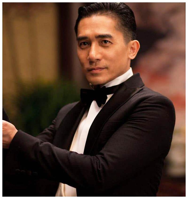 58岁梁朝伟眼神杀帅翻网友,刘嘉玲支持老公太甜蜜