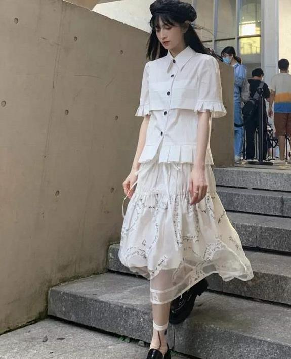 瑞丽风格的换季简约穿搭!3种代表性的时尚单品,清爽大方好搭配