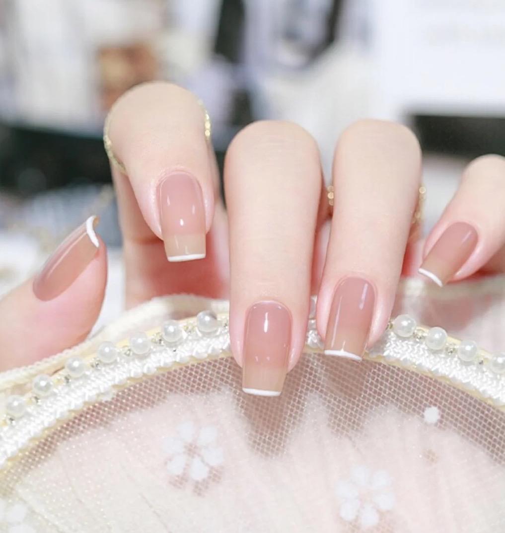 显白的美甲款式有哪些?不妨试试这几款,显得双手白皙又细长__财经头条
