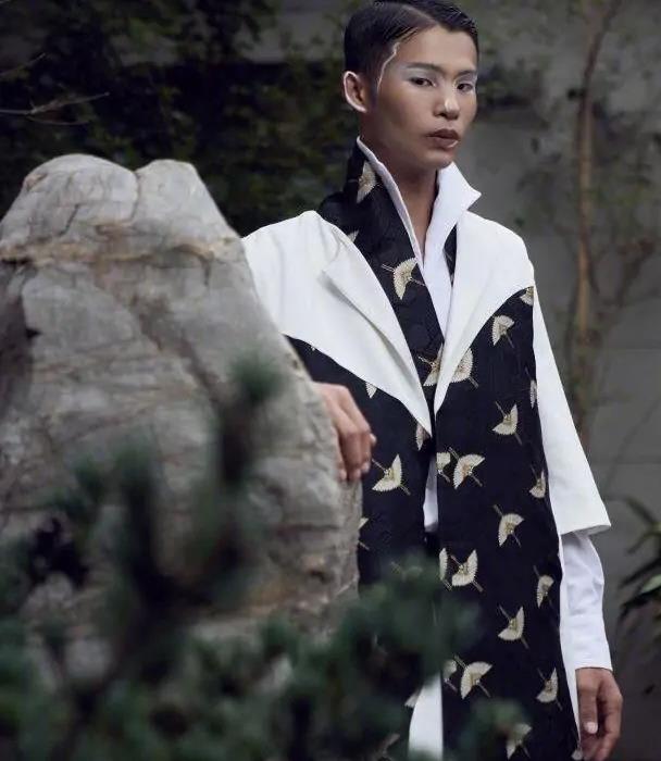 "下半身汉服"风靡时尚界,陆仙人真厉害,中国风穿搭