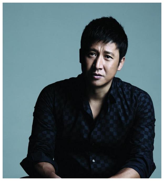 他是人们熟知的老戏骨,有过两段婚姻的他,如今家庭恩爱幸福|张国强