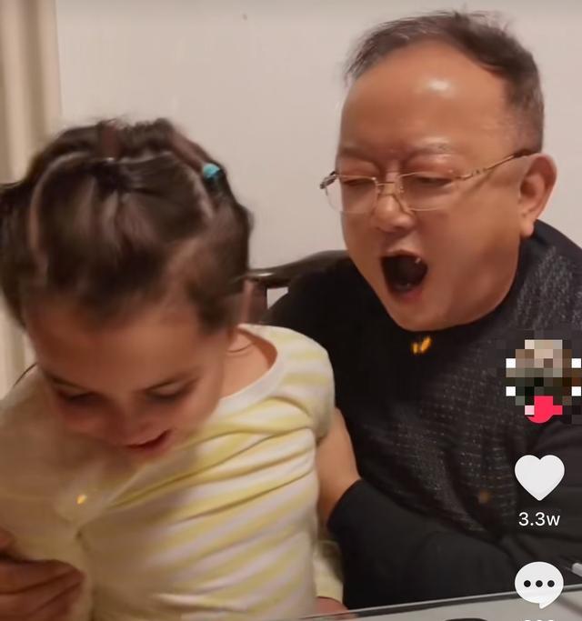 王刚女儿近照曝光,嘴边一颗大肉痣显眼,混血儿女颜值超高