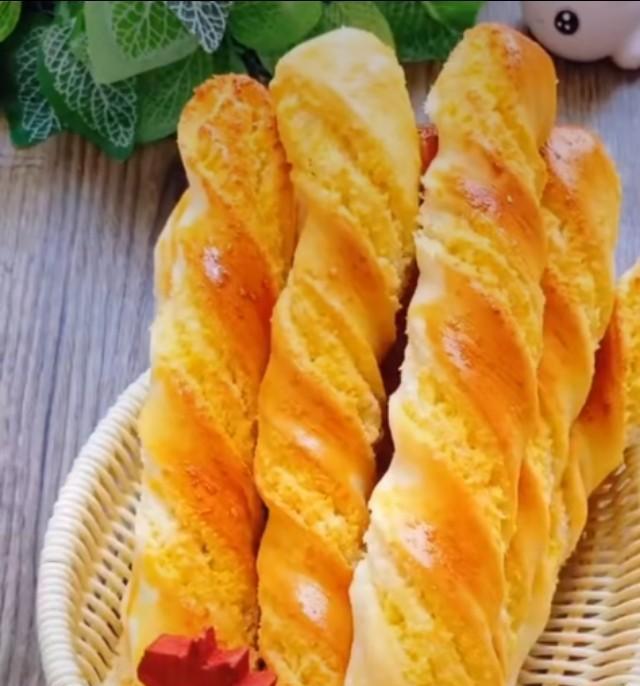 奶香椰蓉棒,样子很可爱,清新的感觉,更方便小朋友拿着吃