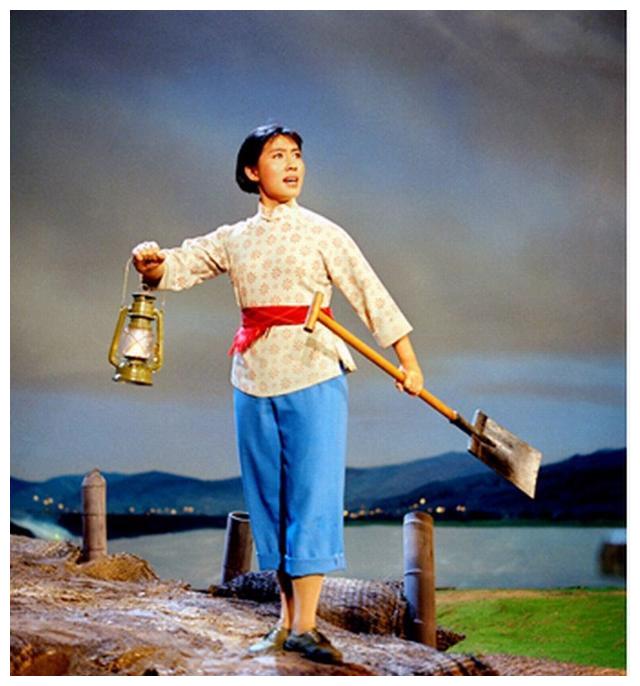 龙江颂李炳淑曾红极一时丈夫离世16年