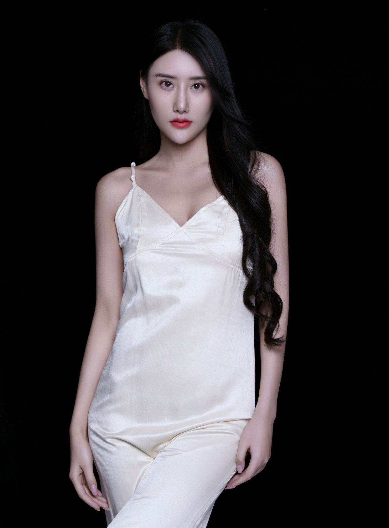 吴晴写真美图:美丽大方,成熟知性