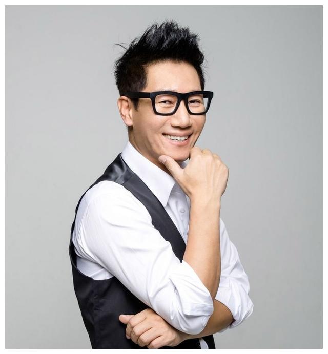 55岁还在奔跑的池石镇,真的没有你想象得那么弱