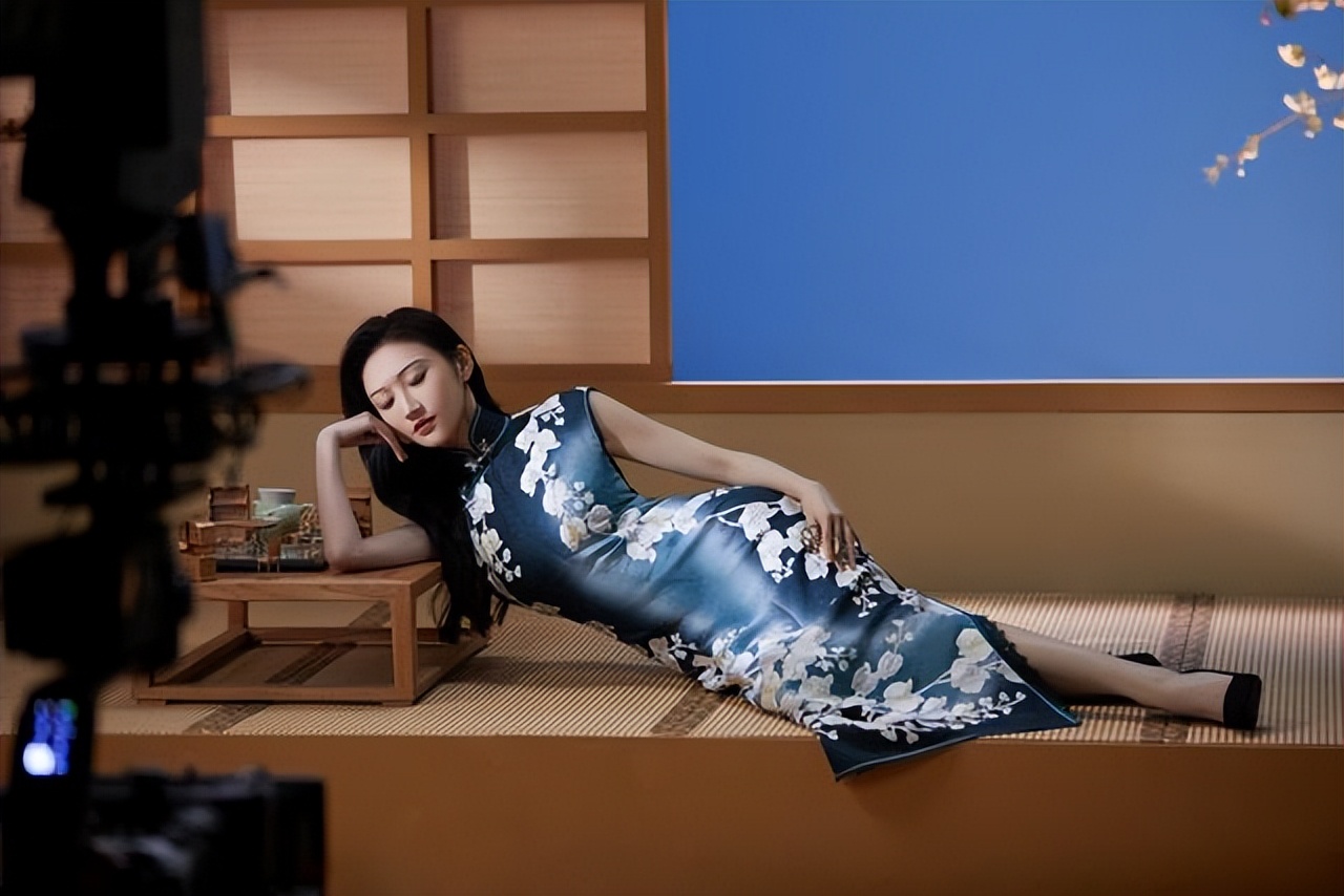 8位圈内旗袍女神凹凸有致婀娜多姿韵味十足吊打白幼瘦