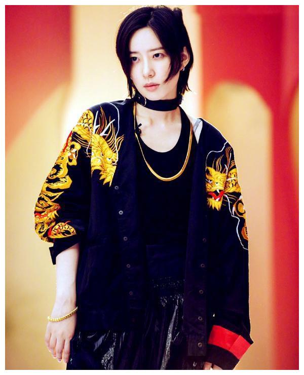 有种整容叫李斯丹妮穿女装看到她穿裙子的样子后我恋爱了