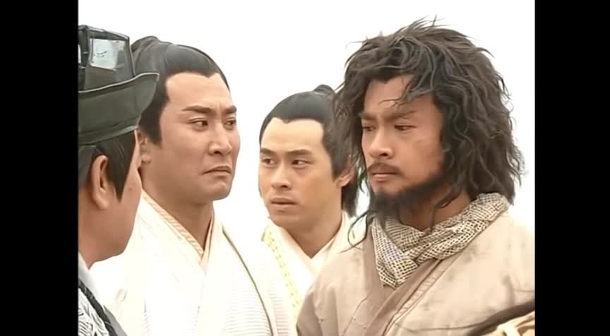 昆仑派逼问谢逊下落,女子故意说他已死,谁料无忌一席话直接暴露