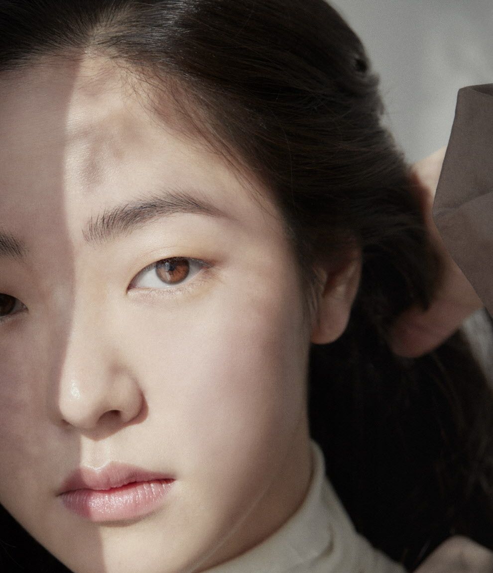 全汝彬美妆画报,凌厉眼神显飒气