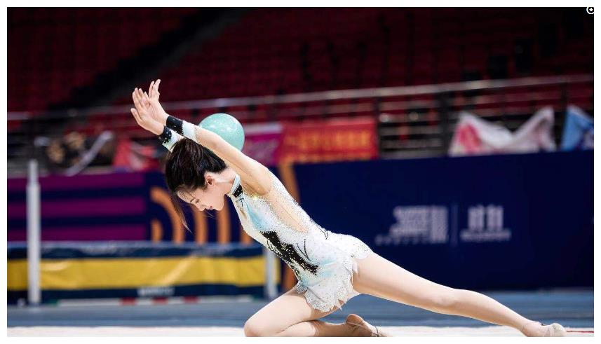 安悦溪身材到底有多撩?当她空中一字马时,网友:血压飙到170!