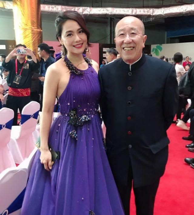 还记得《还珠格格》里的柳红扮演者陈莹吗?如今的她美出新高度!