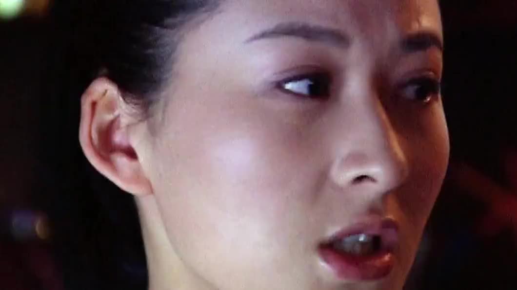 铠甲勇士美真看着大家失望的放下召唤器痛哭不已