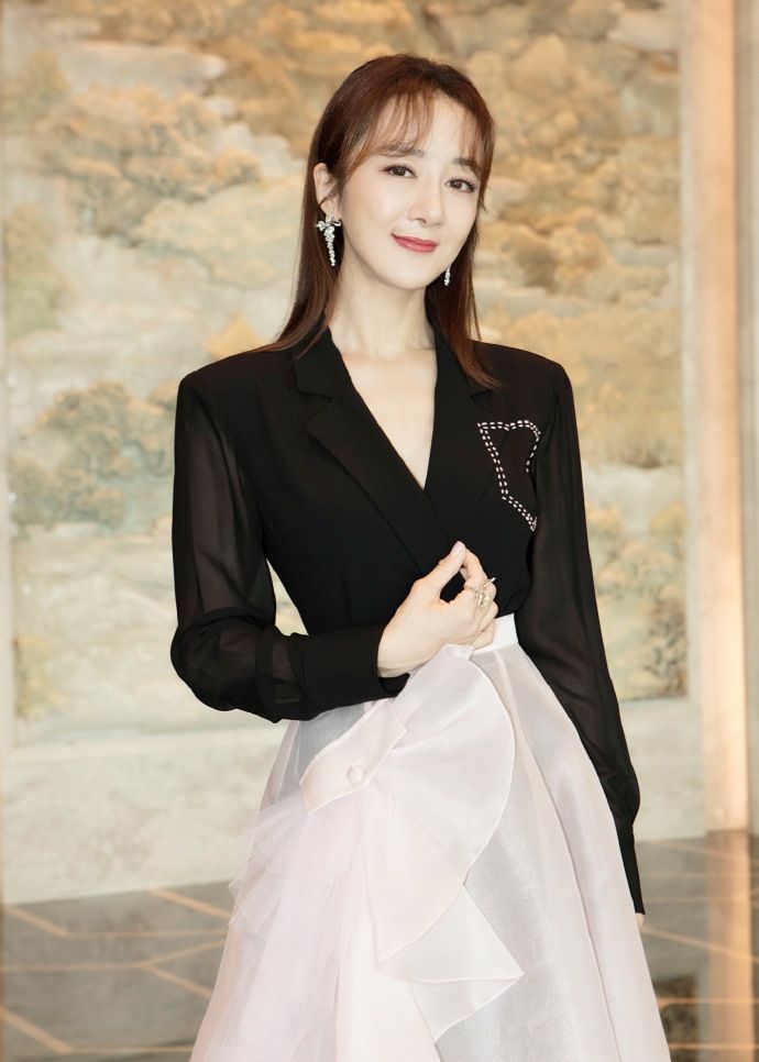 风姿绰约女艺人李依晓养眼无限2019_高清图集_新浪网