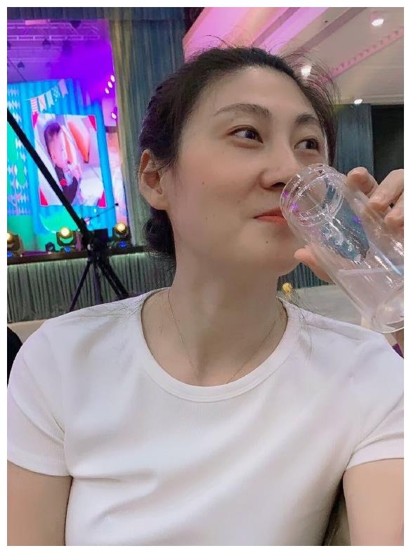 两位篮球人来到中年,终于还是遇到对的人|龚松林|卞兰|国手_新浪新闻