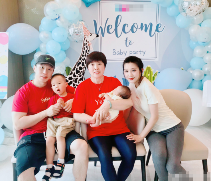 德云社烧饼成励志男神,老婆火速恢复好身材,与美女登上健美杂志