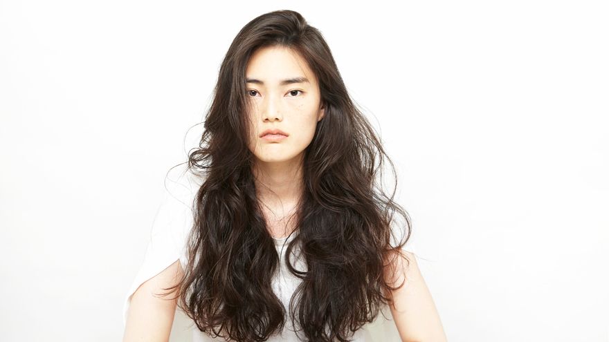 女生发型:清新和独特的干练长发