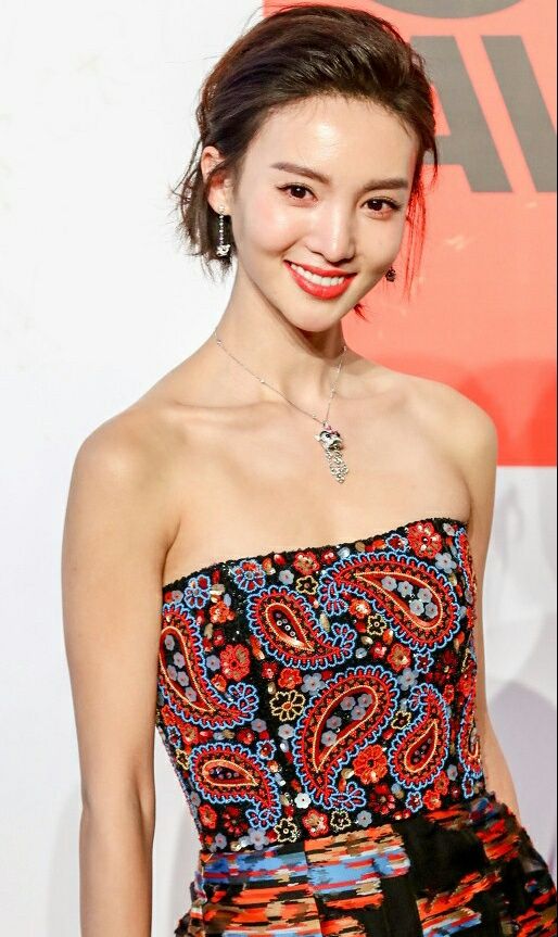 金晨唯美迷人写真,这颜值气质美极了,十分吸睛