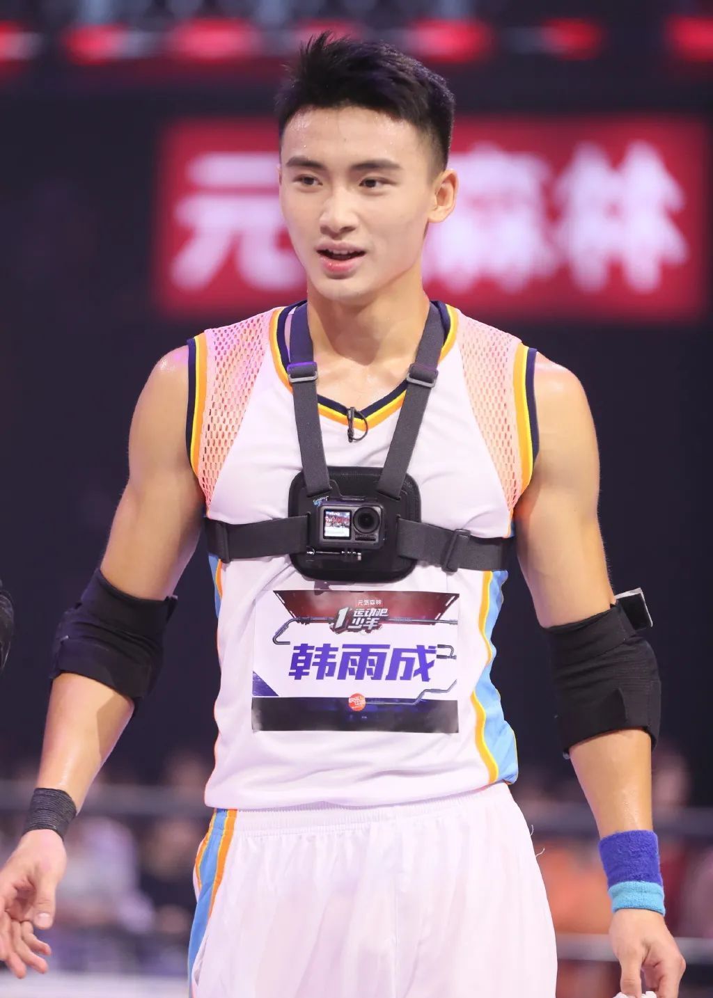 北大体育生韩雨成实力强悍的足球运动员