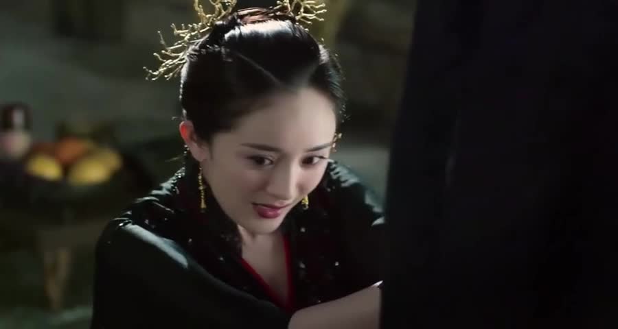 玄女用白浅的脸还想侮辱白浅,不料白浅一招,直接把她打回原形