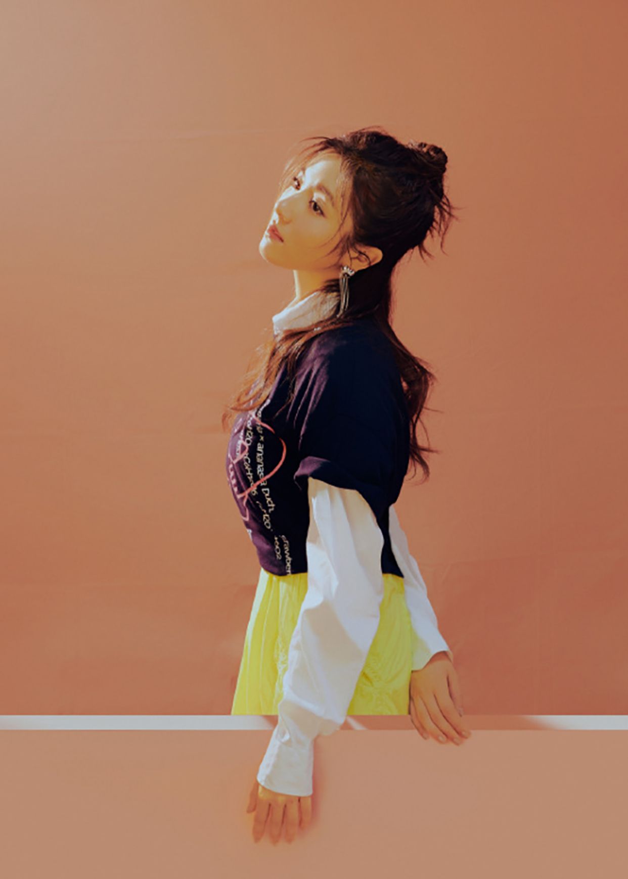 明星李兰迪释出一组时尚杂志五月刊星尚摄影风尚大片