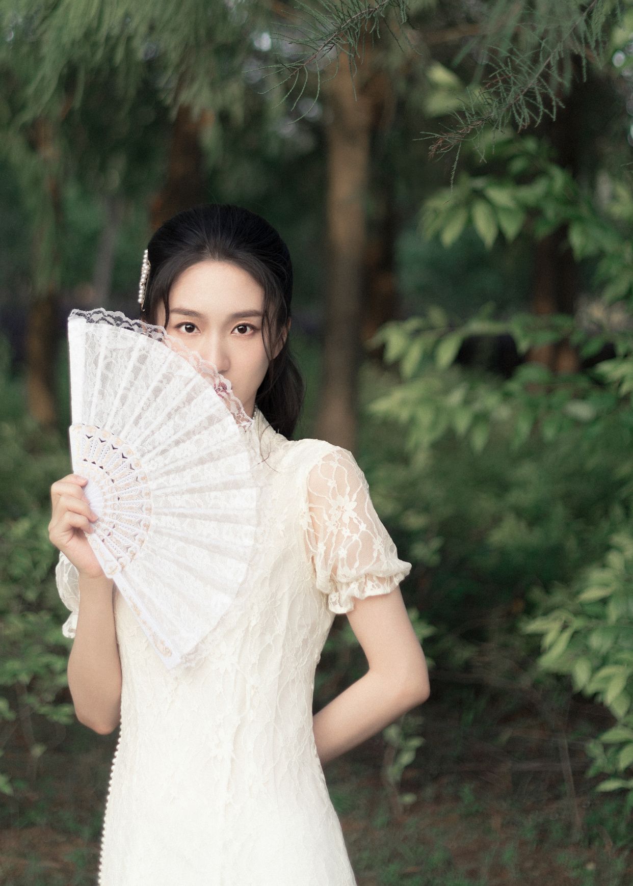 谭盐盐的外形非常清新自然,她是那种比较清丽脱俗的长相