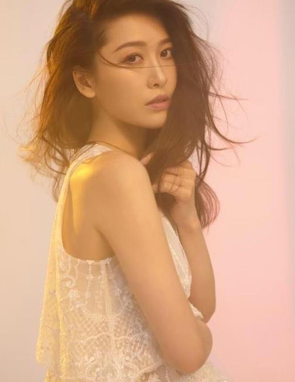 女神周丽淇第4127期时尚潮流穿搭美图