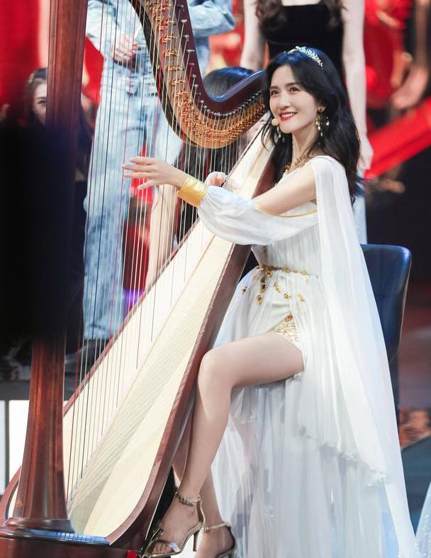 谢娜也太酷了身穿超a的黑色套装时髦帅气秒变时髦精