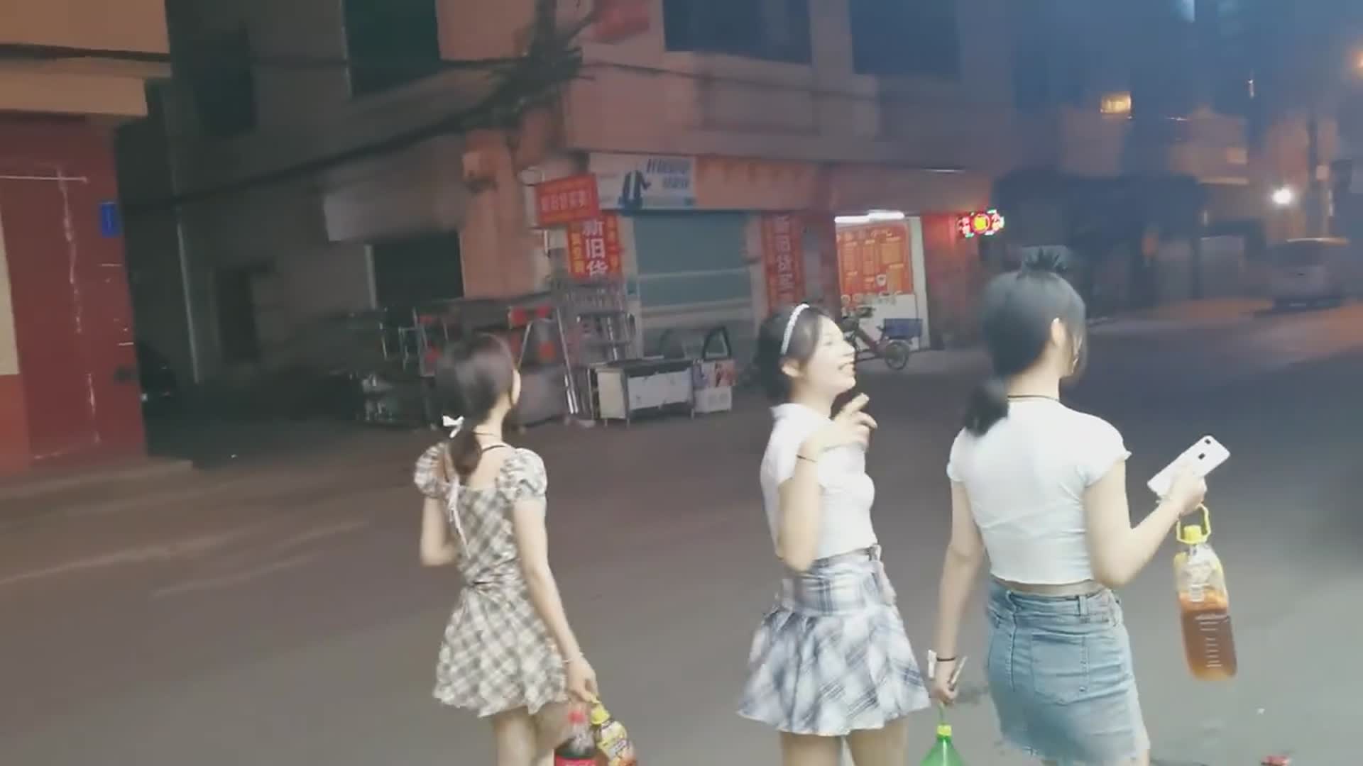 我真的很努力了 今天休息一天小姐姐不会怪我吧 去超市买了鸡 我真的很努力了 今天休息一天小姐姐不会怪我吧 去超市买了鸡