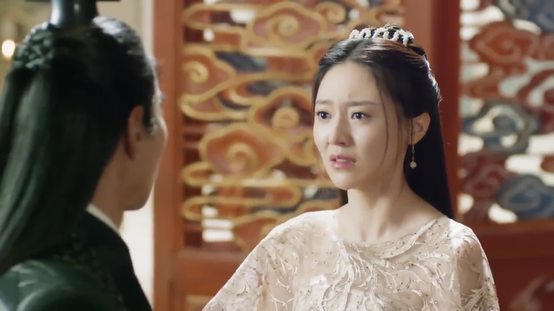 精彩推荐:素锦喜欢夜华,可他却当做姑姑,像母亲般尊重