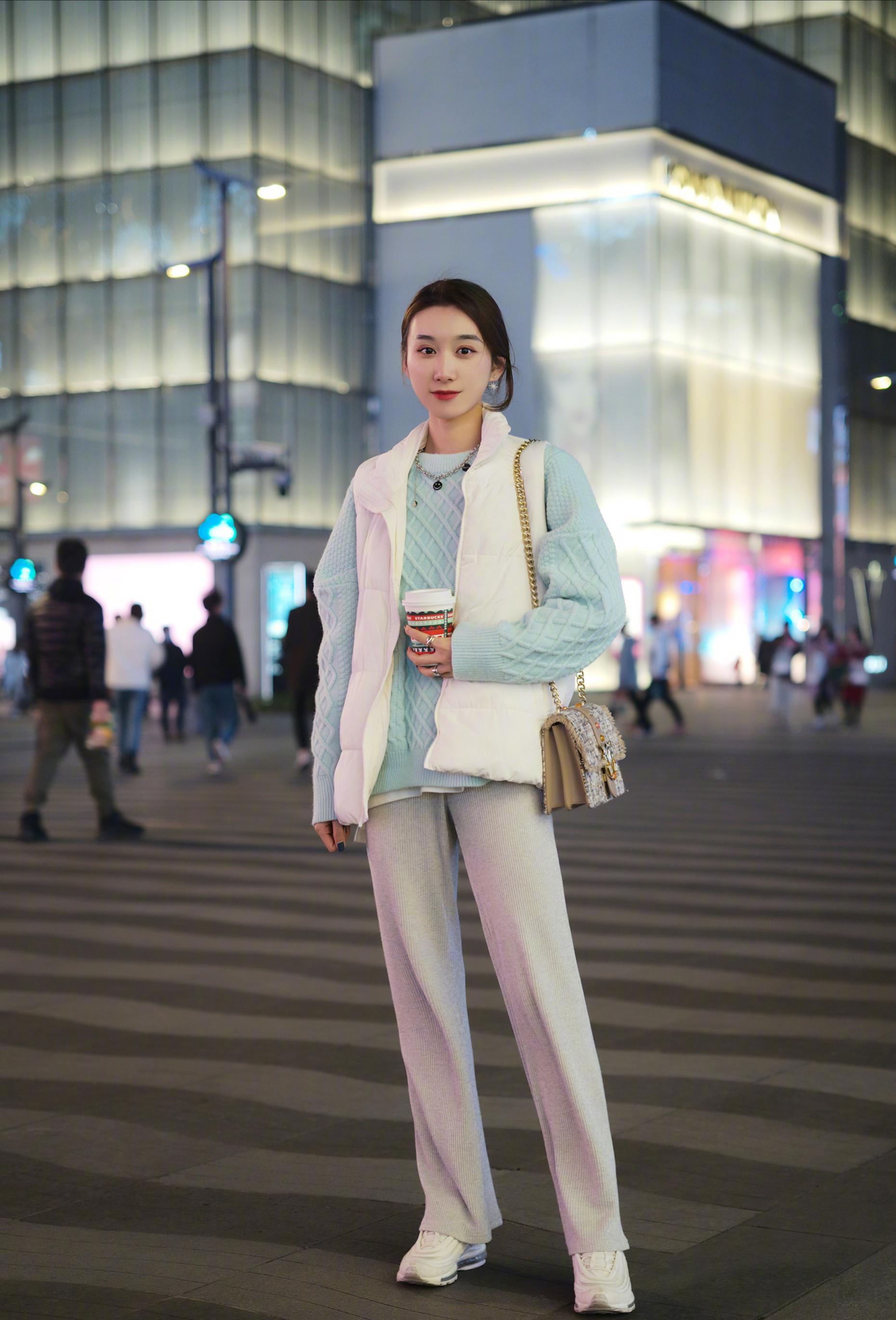 冬装怎么搭才好看又迷人？看看街拍达人怎么穿，轻松变身时髦精