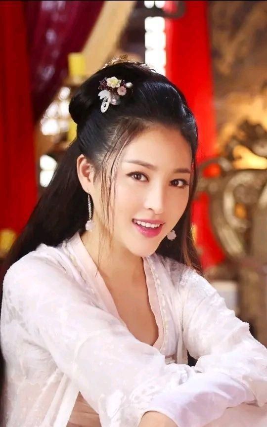 甘婷婷古装剧照,明明可以靠脸吃饭,却要拼实力