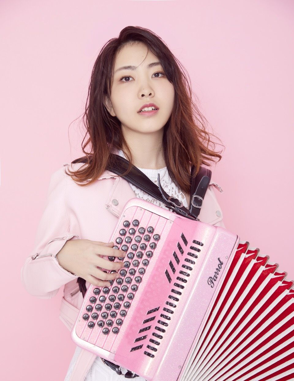 段丽阳五官立体,眉目分明,眼睛也亮亮地闪着神采,你中意她吗?