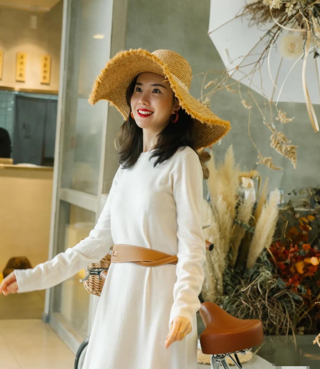 董花花懒理卖二手被嘲 晒照秀穿搭 珠光宝气傍身超贵气_高清图集_新浪