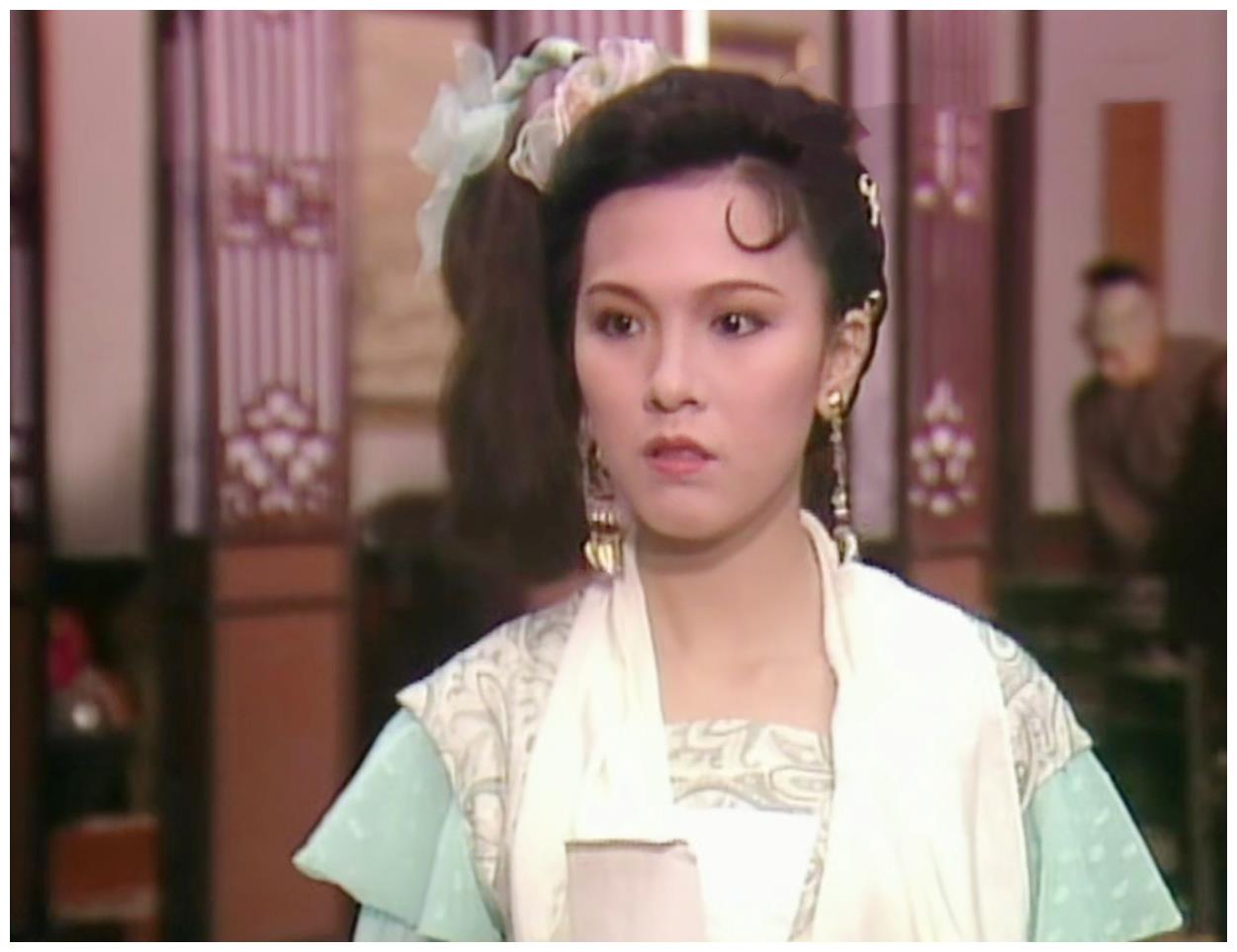 30年前的港剧《日月神剑》,虽然特效技术渣,美女却都是高颜值