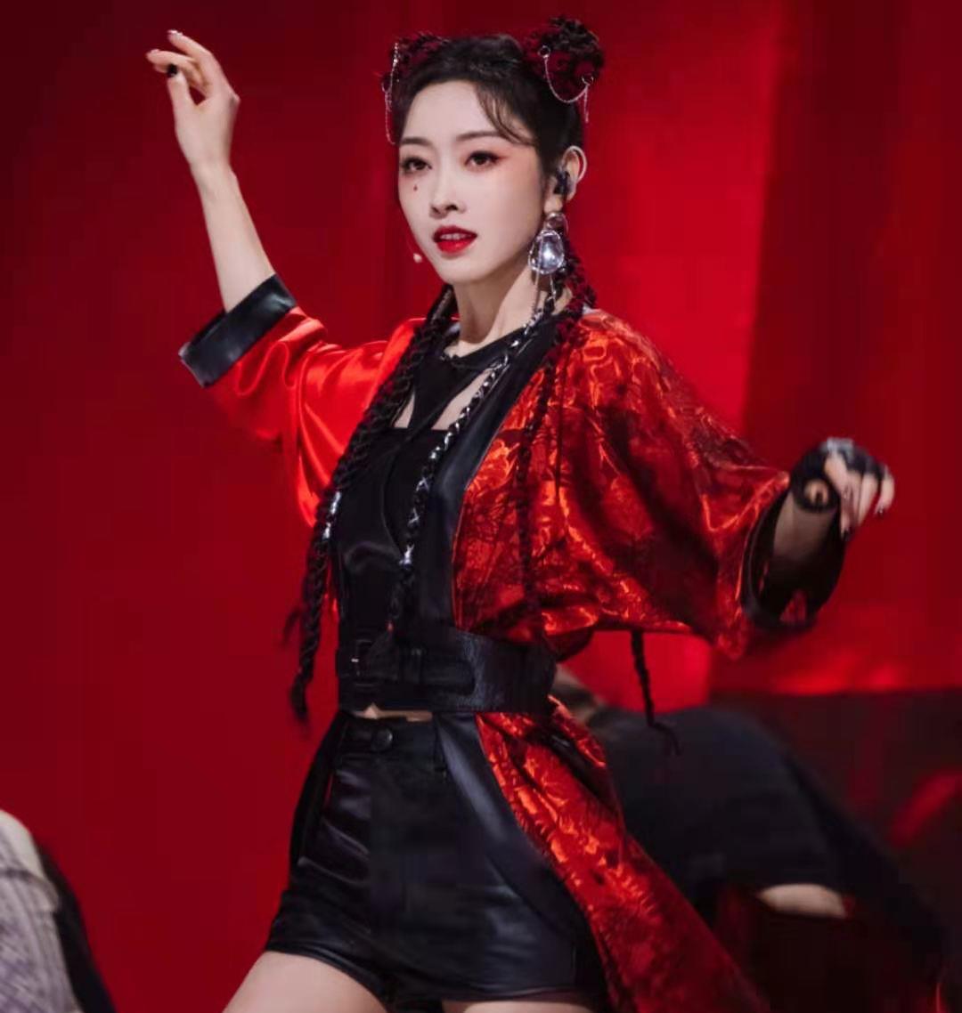 在下期预告中宣璐举着自己的名牌,希望自己能被大家记住,快哭的表情也