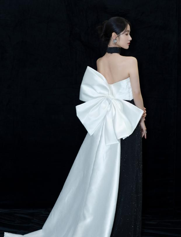 清纯美女梁田也走性感风拼色抹胸裙优雅妩媚漫画腿撩人