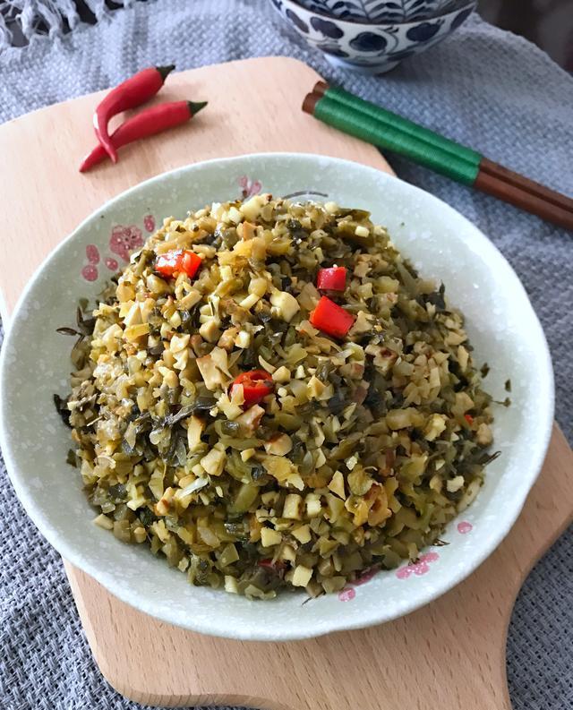 除了含有丰富的膳食纤维外,含钙量也相当高,在蔬菜中属于高钙菜,而且