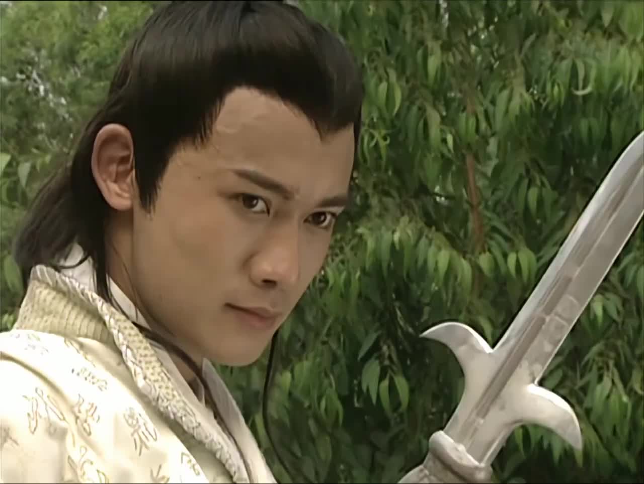 隋唐罗成出场好帅一把银枪吓退众人