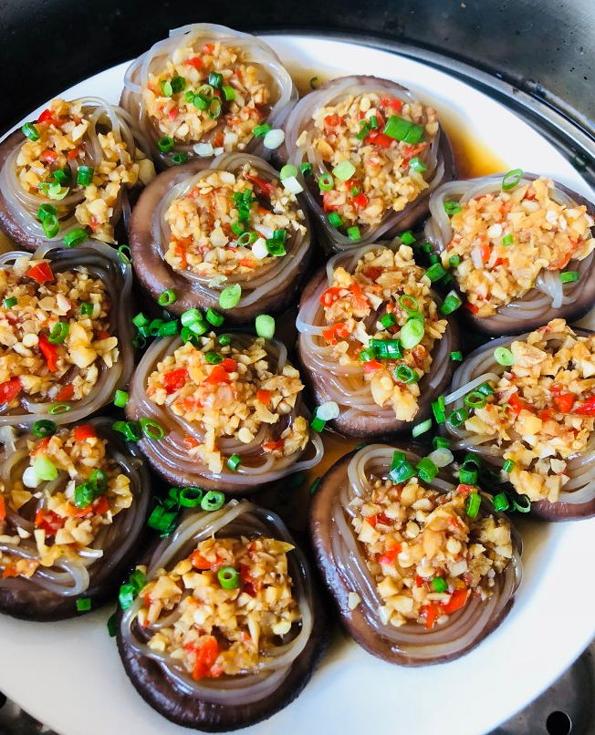 入夏后,香菇别再炒和炖,多加1样蒸一蒸,鲜香嫩滑,全家抢着吃