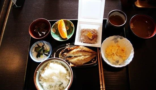 ​日本人平时都吃些什么早点？必不可少的居然是这种东西，真奢侈