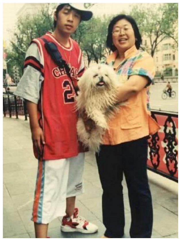 杜海涛自称上学时是校草,本以为吹牛,看到旧照沈梦辰评论区炸了