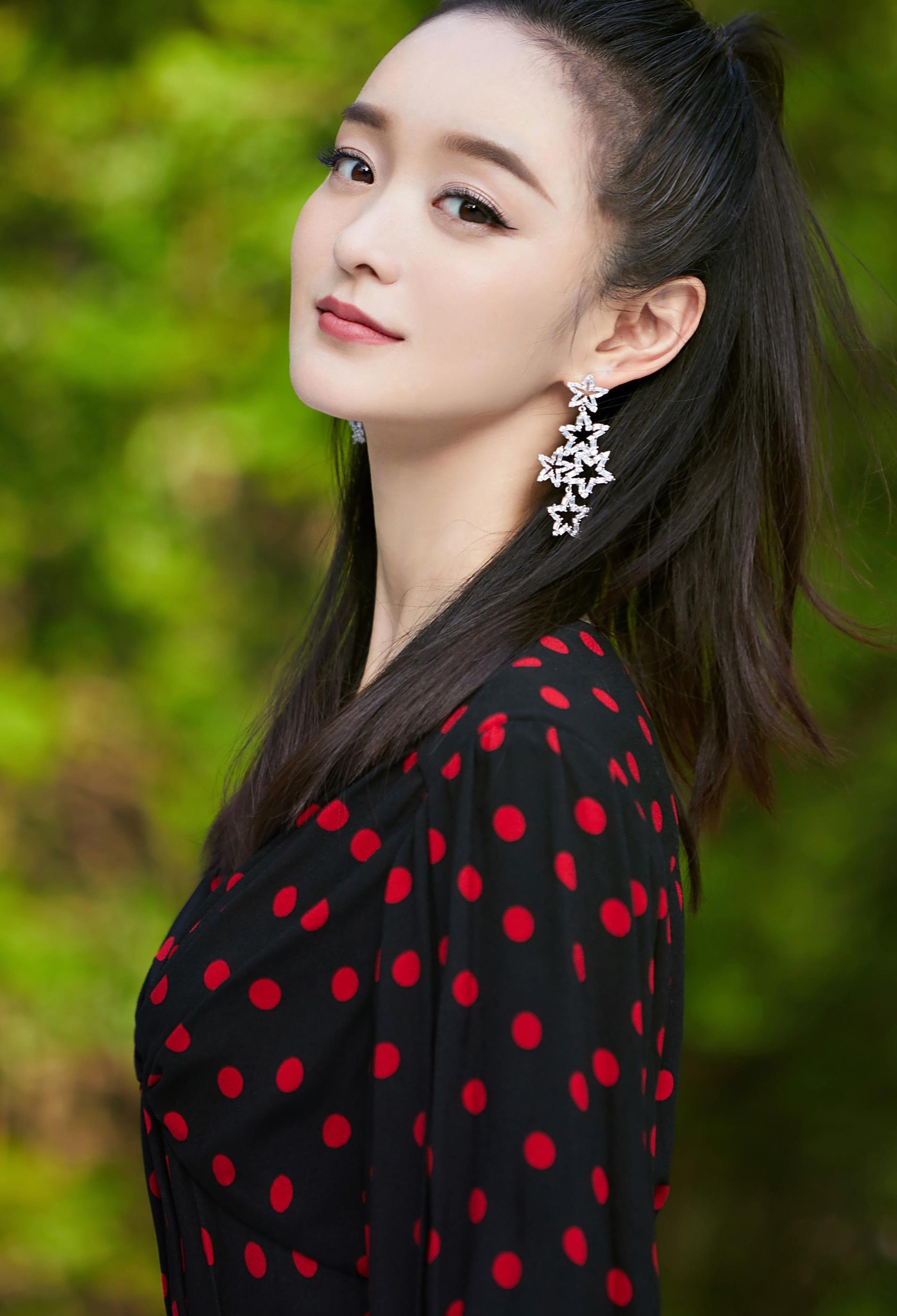 女神何泓姗:第4611期气质潮流美图欣赏