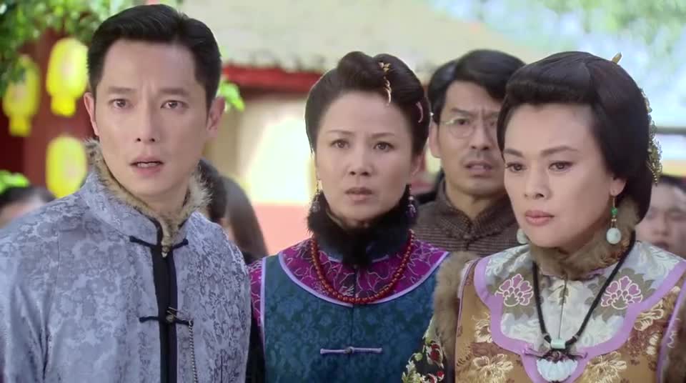 锁梦楼:江母下令拉走金凤,金凤动了胎气,血水浸染了裤腿!