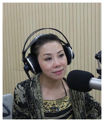 李雨儿,后来发行了首张个人专辑《梦飞翔》,并在北京朝外麦乐迪举行了