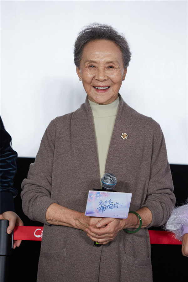 吴彦姝穿过寒冬拥抱你武汉首映讲述角色温情与浪漫