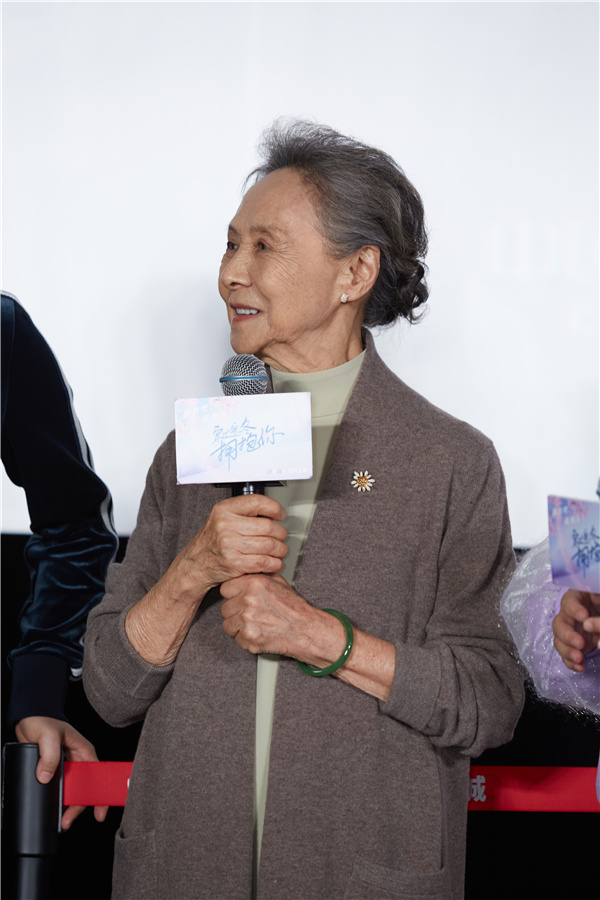 吴彦姝穿过寒冬拥抱你武汉首映讲述角色温情与浪漫